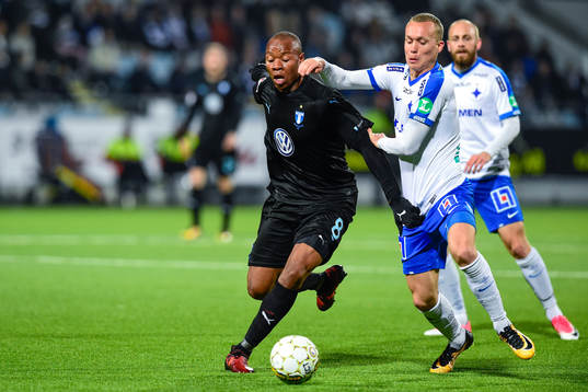 Malmö FFs Carlos Strandberg och Gudmundur Thorarinsson i