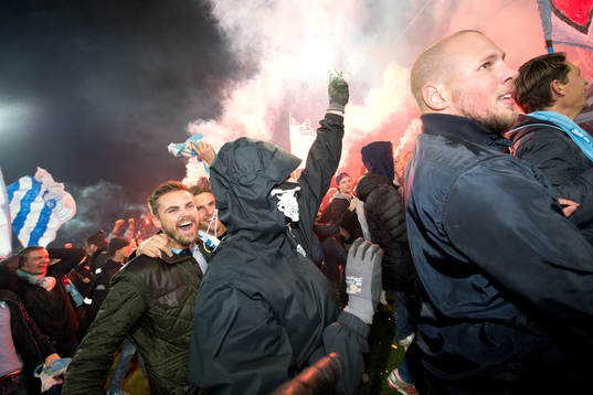 Malmö FFs supportrar jublar