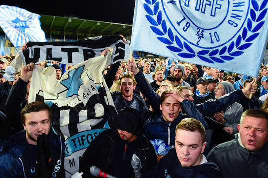 Malmö FFs supportrar jublar
