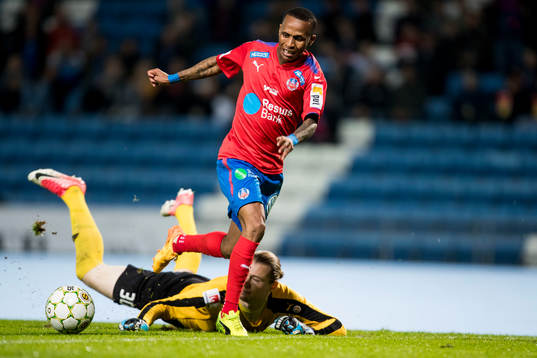 Värnamos målvakt Tobias Andersson och Helsingborgs