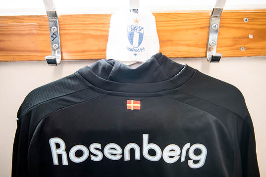 Malmö FFs Markus Rosenberg matchtröja hänger redo i