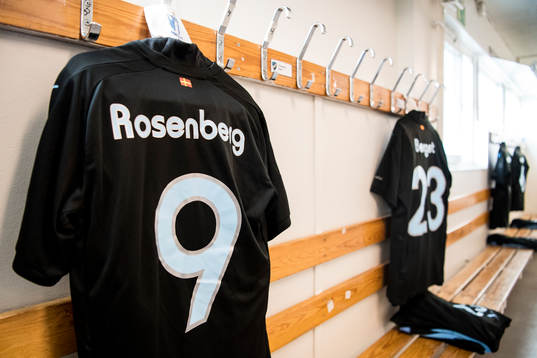 Malmö FFs Markus Rosenberg matchtröja hänger redo i