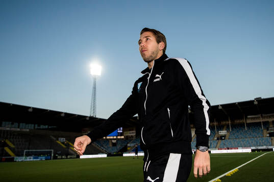 Malmö FFs Anton Tinnerholm är ute och känner på planen