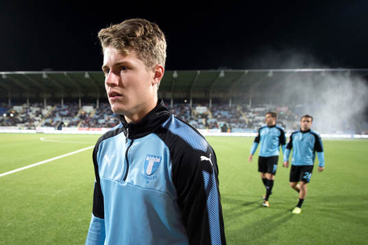 Malmö FFs Mattias Svanberg lämnar planen