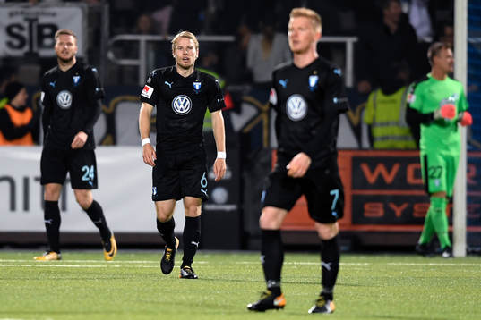 Malmö FFs Oscar Lewicki deppar