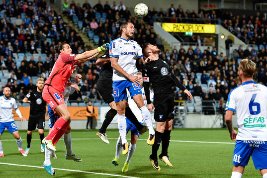 Norrköpings målvakt David Mitov Nilsson och Malmö FFs
