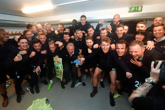 Malmö FFs spelare och ledare jublar