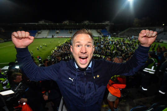 Malmö FFs tränare Magnus Pehrsson jublar