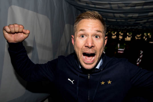 Malmö FFs tränare Magnus Pehrsson jublar