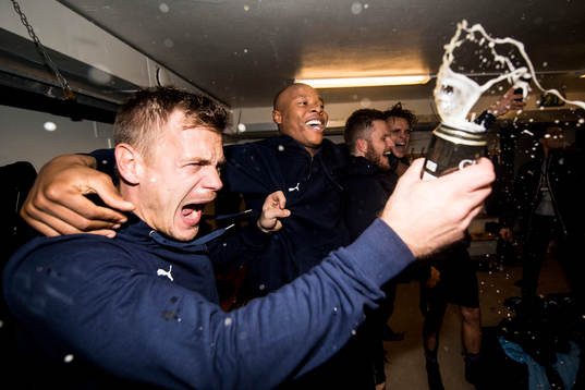 Malmö FFs målvakt Johan Dahlin och Carlos Strandberg