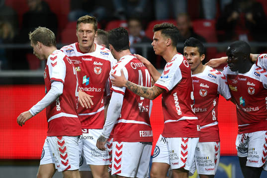 Kalmars spelare jublar