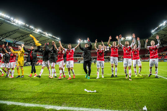 Kalmarspelarna jublar