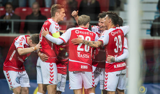 Kalmarspelarna jublar