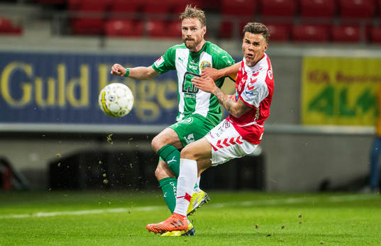 Kalmars Herman Hallberg och Hammarbys Arnór Smárason
