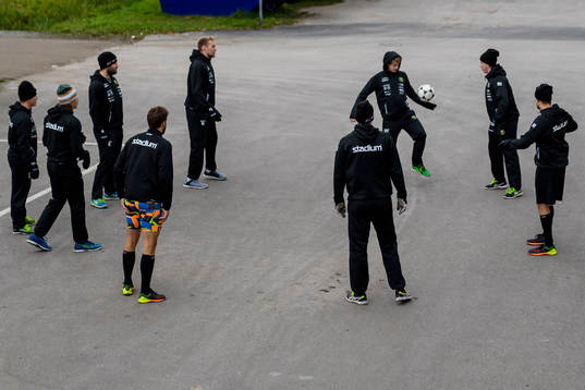 Färjestads spelare värmer upp