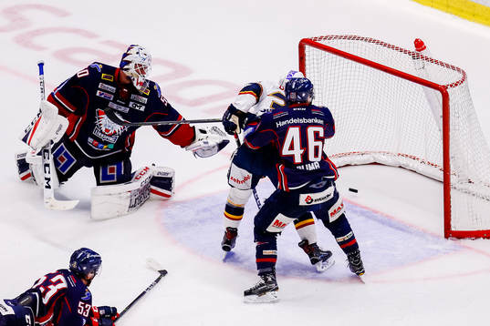 Djurgårdens Linus Hultström gör 0-1 bakom Linköpings