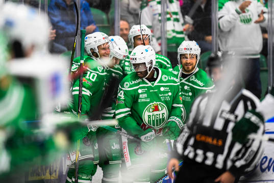 Rögles spelare jublar