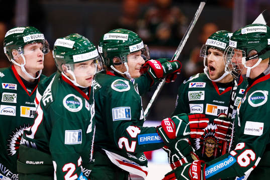 Frölundas Lias Andersson jublar
