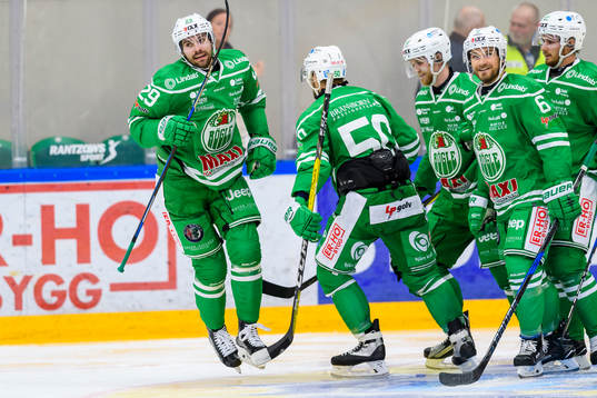 Rögles spelare jublar