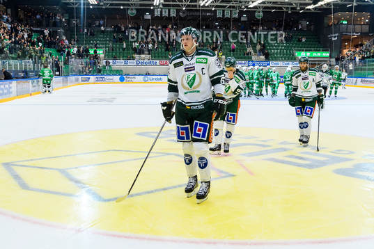 Färjestads Johan Ryno deppar när han lämnar isen