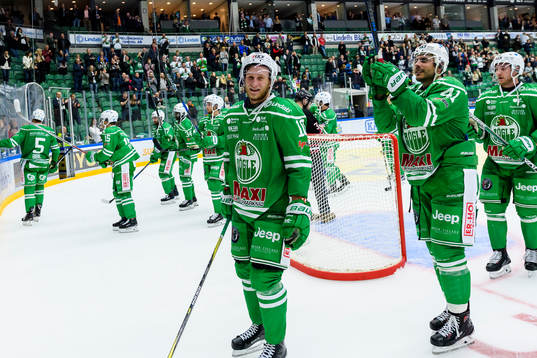 Rögles Alexander Younan och Daniel Widing jublar och