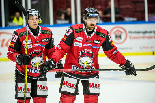 Malmö Redhawks Erik Forssell och Nichlas Hardt deppar
