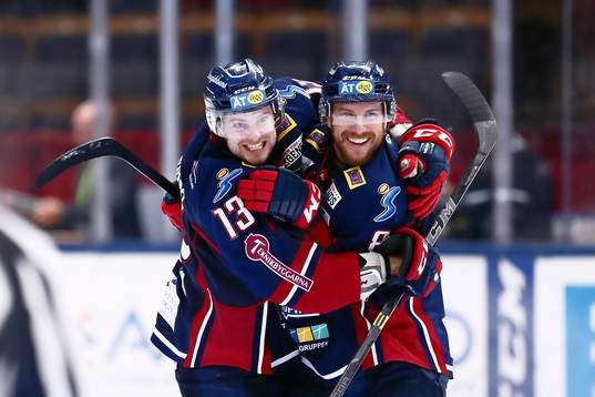 Linköpings Andrew Gordon och Derek Roy jublar