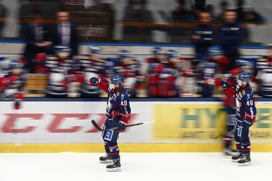 Linköpings Ken Andre Olimb och Mathis Olimb jublar mot