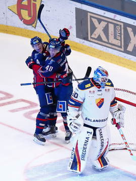 Linköpings Niclas Lundgren och Ken Andre Olimb jublar och