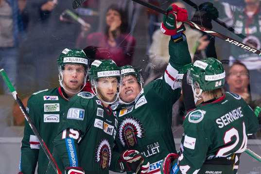 Frölundas Victor Olofsson jublar ihop med John Nyberg,