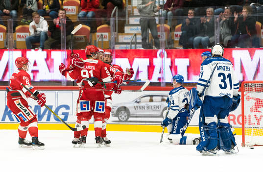 Timrås Filip Hållander jublar