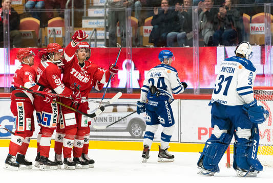 Timrås Filip Hållander och Hampus Larsson jublar