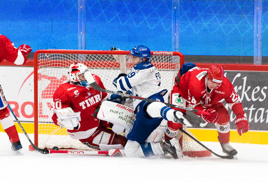 Leksands Tobias Forsberg gör 3-4 målet bakom Timrås