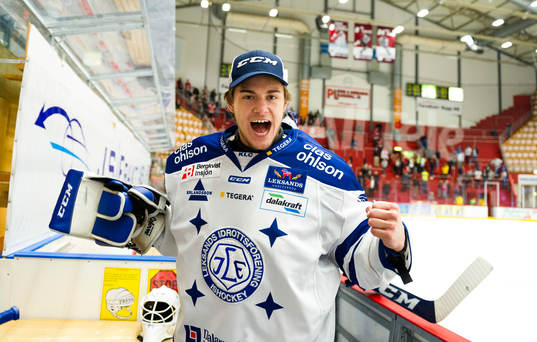 Leksands målvakt David Otter jublar