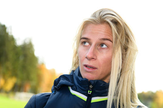 Sofia Jakobsson blir intervjuad
