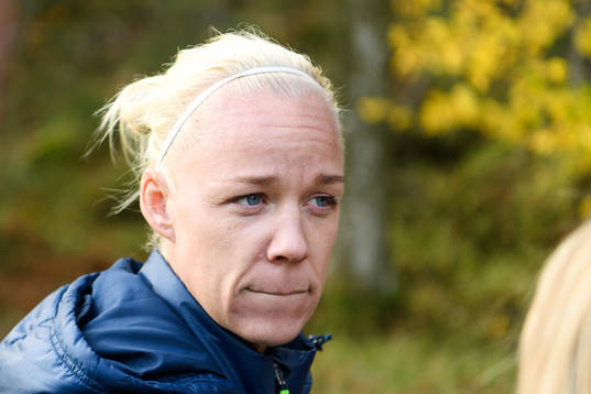 Caroline Seger blir intervjuad