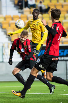 Brommapojkarnas Simon Hirvonen och Elfsborgs Marokhy Ndione