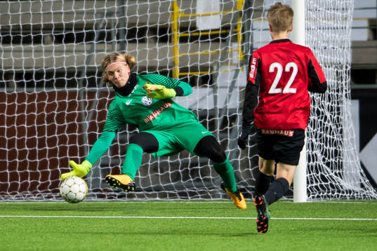 Brommapojkarnas målvakt Viktor Göranzon