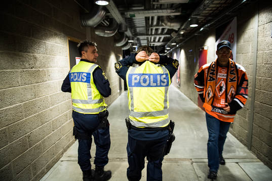 poliser i korridoren