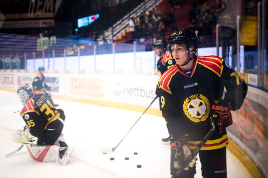 Brynäs Daniel Mannberg före ishockeymatchen i SHL mellan