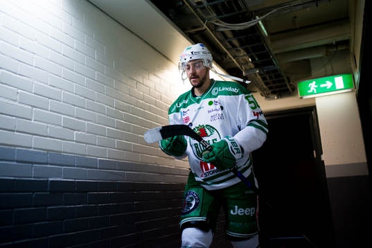 Rögles Juhamatti Aaltonen före ishockeymatchen i SHL