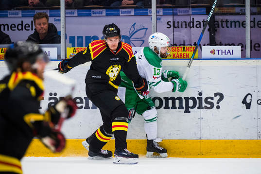 Brynäs Lucas Carlsson och Rögles Jack Connolly