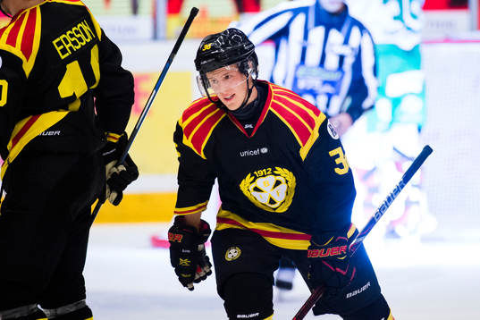Brynäs Linus Ölund jublar