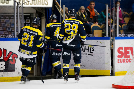 s Mattias Tedenby och David Ullström lämnar isen