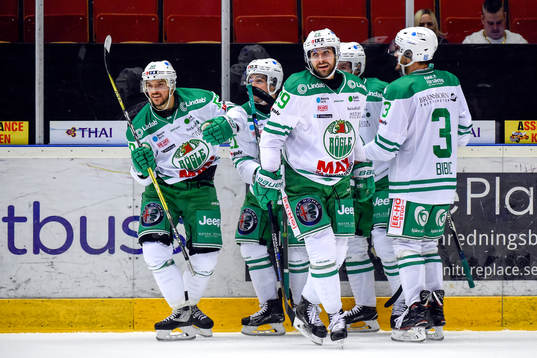 Rögles Kevin Gagné jublar med lagkamrater