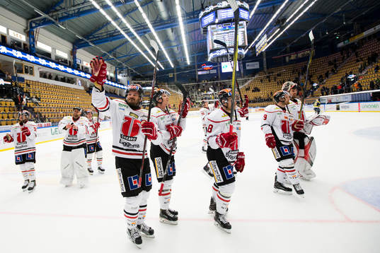 Örebros spelare jublar