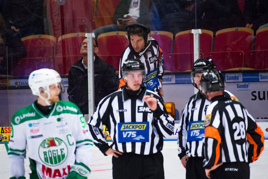 Domare Mikael Sjöqvist inväntar videogranskning