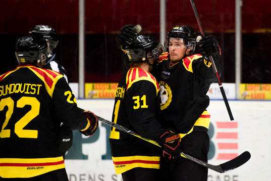 Brynäs Lucas Carlsson jublar