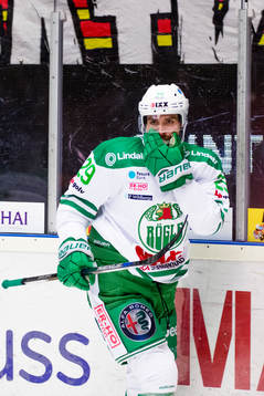 Rögles Ludvig Rensfeldt jublar