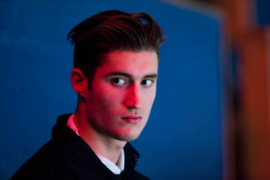 s Pierre Engvall på läktaren